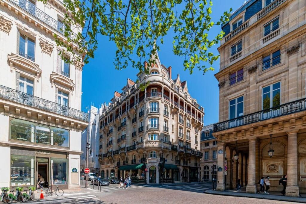 hotel near louvre museum