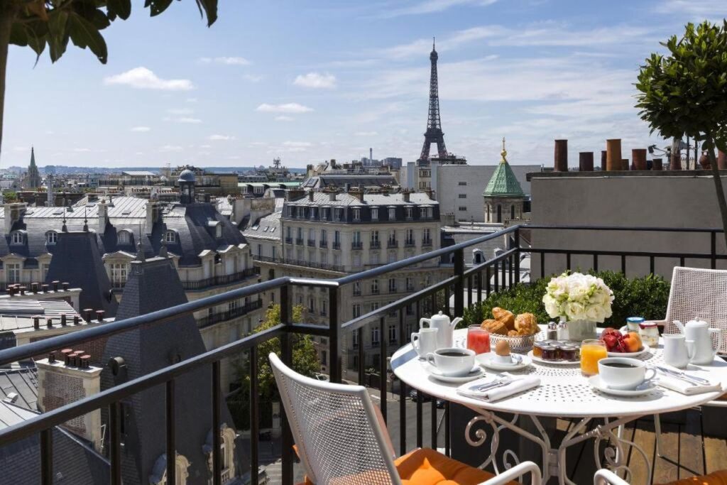 hotels near eiffel tower paris france