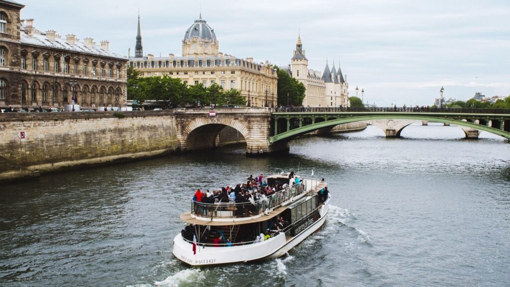best things to do in paris in april