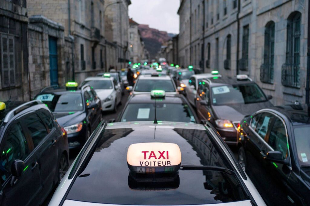 taxi in paris