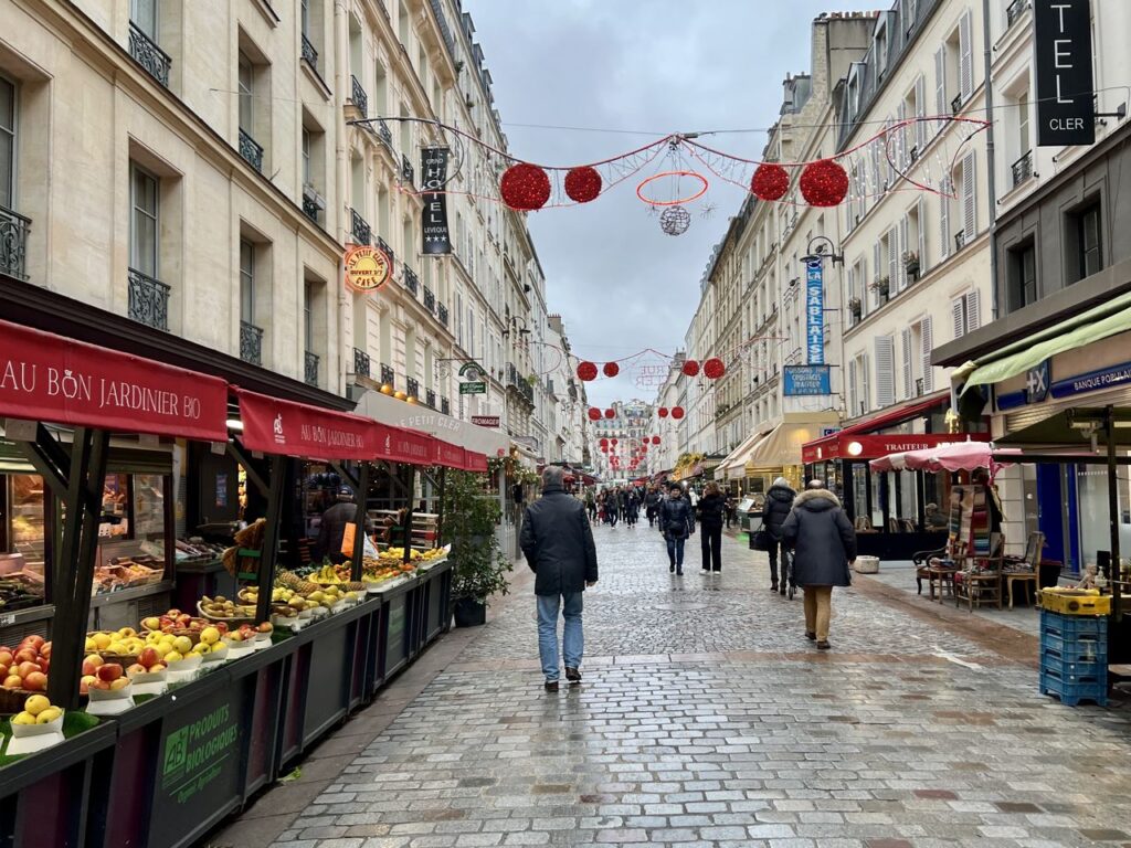 high street shops in paris