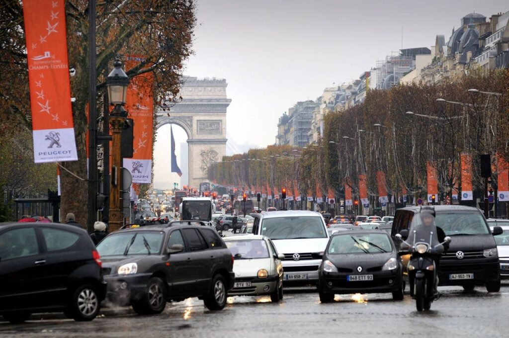 traffic in paris france